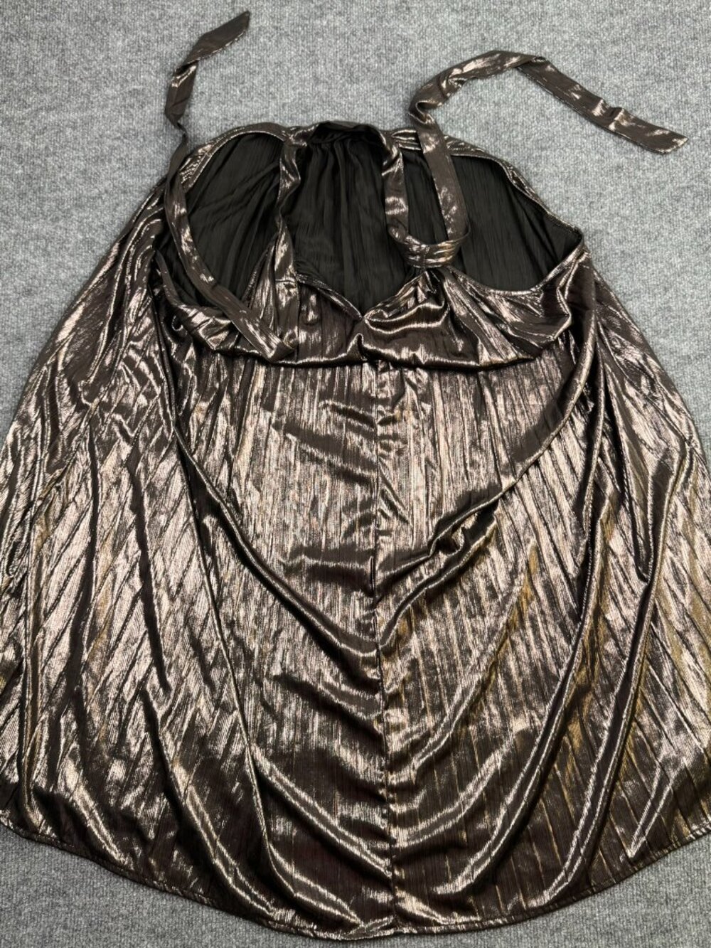 Women's Metallic Bronze Pleated Halter Top One Size - Picture 4 of 7